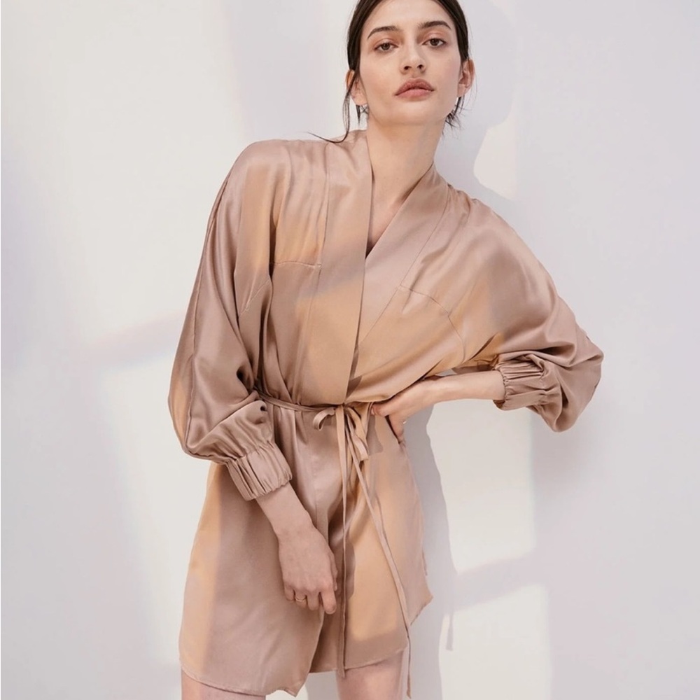 Lunya silk robe in bare